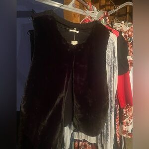 Faux Fur vest. Sweater back